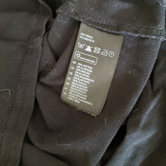 H&M long sleeved crop top - Picture 3 of 3